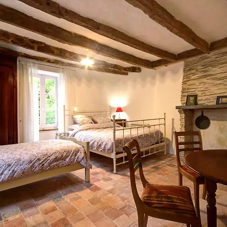 Maison Authentique Bord De Riviere Avec Jardin Privatif - De Peche, Animaux Sur Demande - Fr-1-306-886